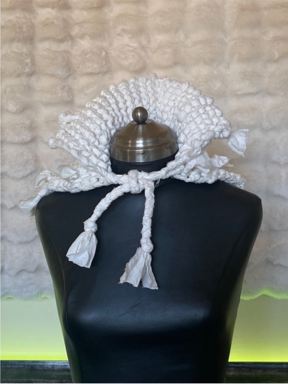 White Structured collar - Picture 6 of 16